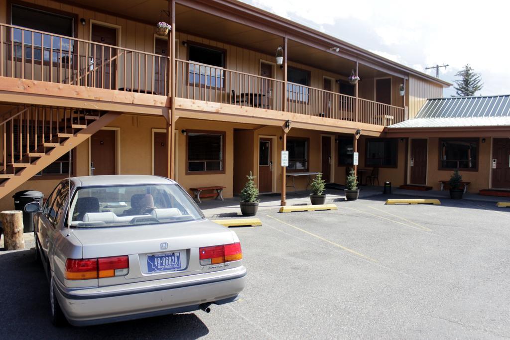 Country Motor Inn Livingston Bagian luar foto