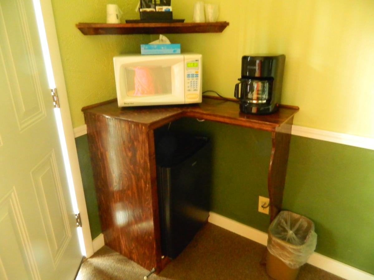 Country Motor Inn Livingston Bagian luar foto
