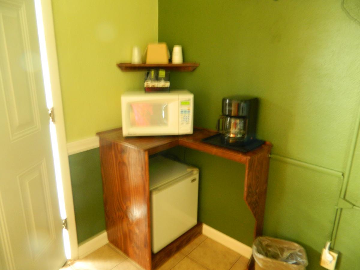 Country Motor Inn Livingston Bagian luar foto