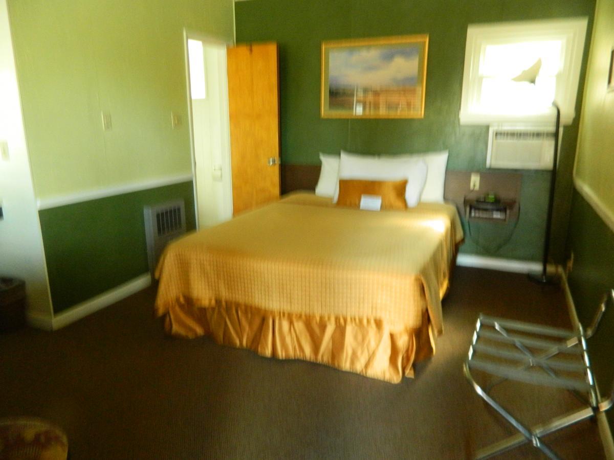 Country Motor Inn Livingston Bagian luar foto
