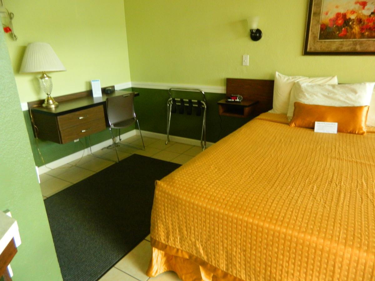 Country Motor Inn Livingston Bagian luar foto