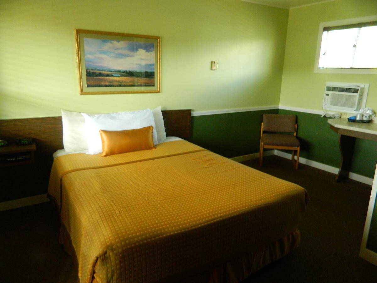 Country Motor Inn Livingston Bagian luar foto