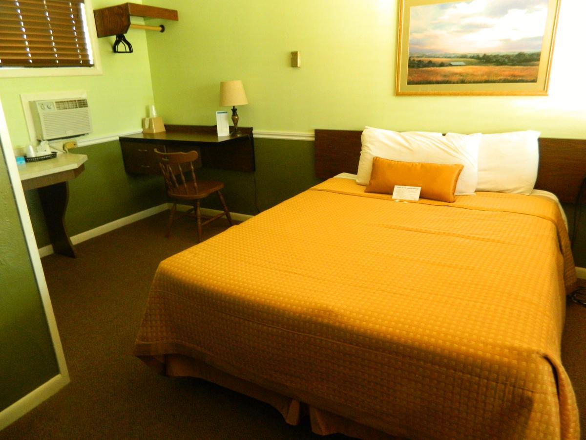 Country Motor Inn Livingston Bagian luar foto