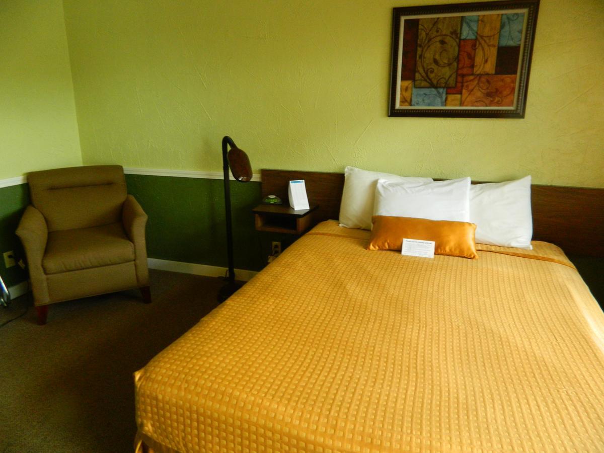 Country Motor Inn Livingston Bagian luar foto