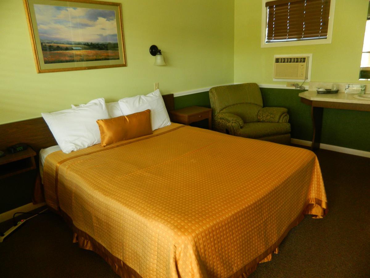 Country Motor Inn Livingston Bagian luar foto