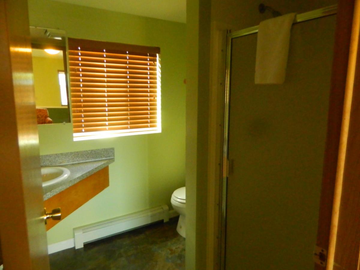 Country Motor Inn Livingston Bagian luar foto